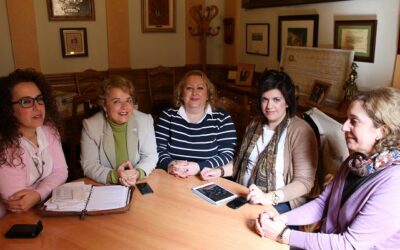 LA COORDINADORA DEL INSTITUTO ANDALUZ DE LA MUJER EN JAÉN, BEATRIZ MARTÍN, VISITA BAILÉN