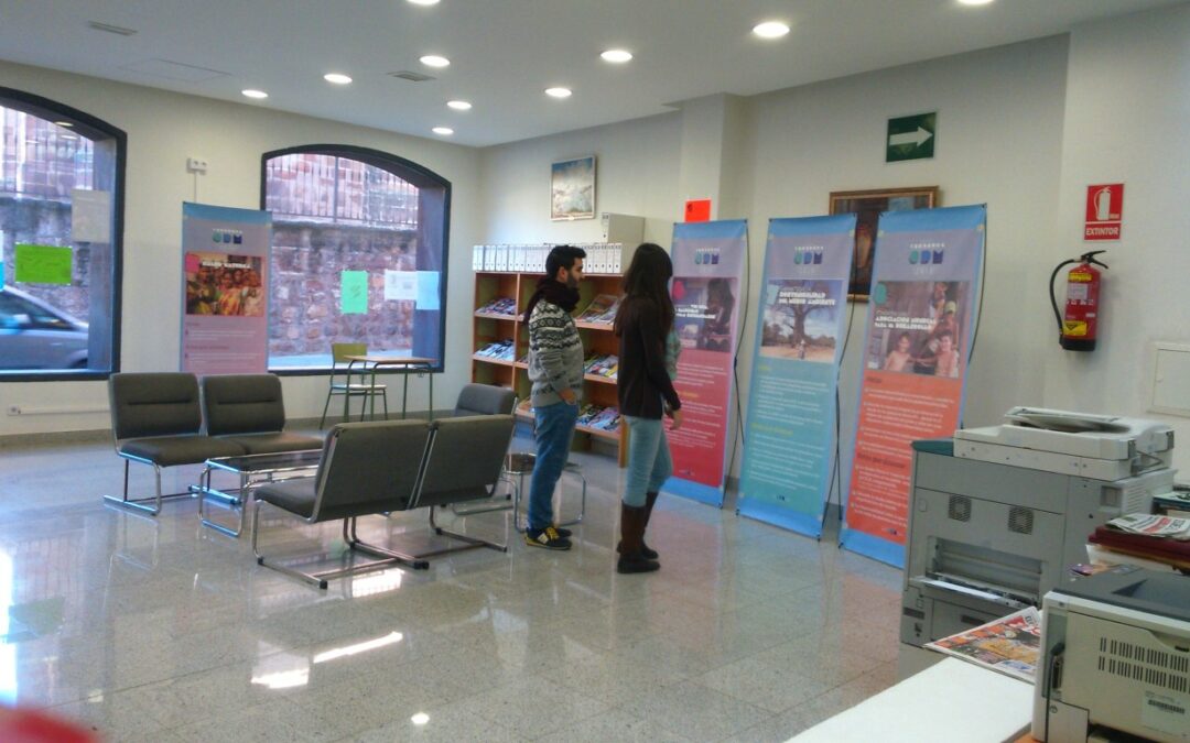 LA BIBLIOTECA MUNICIPAL ALBERGA UNA EXPOSCIÓN SOBRE LOS OBJETIVOS DEL MILENIO