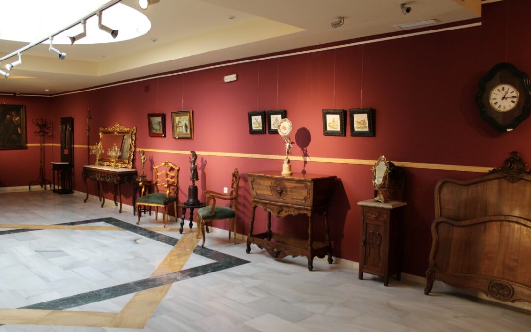 INAUGURADA UNA EXPOSICIÓN DE  MUEBLES ANTIGUOS EN BAILÉN
