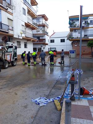 LOS SERVICIOS DE EMERGENCIA Y LIMPIEZA TRABAJAN PARA RECUPERAR LA NORMALIDAD TRAS LAS LLUVIAS