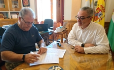 FIRMA DE CONVENIOS CON EL CLUB U.B. BAILÉN Y LA ASOCIACIÓN DE VECINOS BAÉCULA