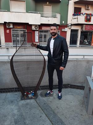 CINCO CONTENEDORES PARA RECICLAR TAPONES