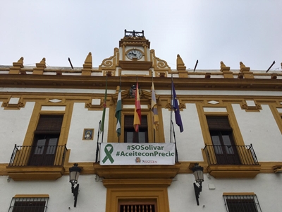 EL CONSISTORIO SE SUMA A LAS MOVILIZACIONES DE LOS OLIVAREROS