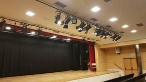 NUEVA ILUMINACIÓN PARA EL SALÓN DE ACTOS DE LA CASA DE LA CULTURA