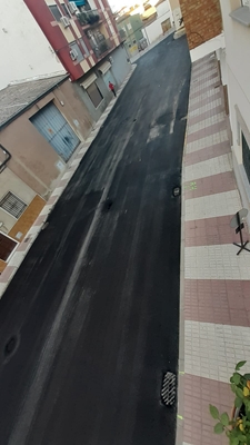 EL AYUNTAMIENTO ASFALTA DIFERENTES CALLES DE LA LOCALIDAD