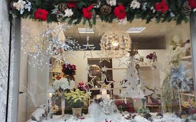 FLORISTERÍA ROMÁN, AUDIKA Y JOAQUÍN CASTRO FOTOGRAFÍA GANADORES DEL CONCURSO DE ESCAPARATES