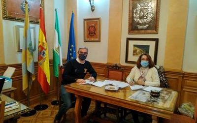 LA COOPERATIVA SANTA GERTRUDIS DONA MATERIAL Y DOCUMENTACIÓN AL AYUNTAMIENTO DE BAILÉN