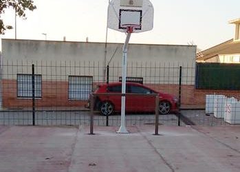 ARREGLO DE LA PISTA DEPORTIVA EN LA CALLE PLÁCIDO FERNÁNDEZ VIAGAS