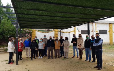 El Ayuntamiento actúa en las pistas de petanca para facilitar la práctica de este deporte en los meses de verano