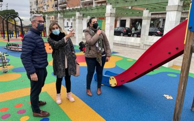 Concluye la sustitución del pavimento de la zona infantil del Paseo de Las Palmeras