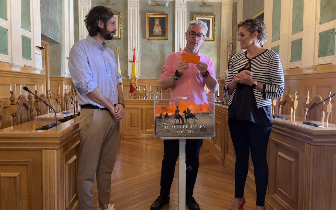 Jia Yue y Rosario Ruiz agraciadas en el sorteo de dos paquetes de alojamiento y comida el fin de semana de la Recreación de la Batalla de Bailén