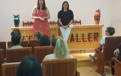 Quince alumnas comienzan el curso de limpieza de superficies y mobiliario en edificios y locales