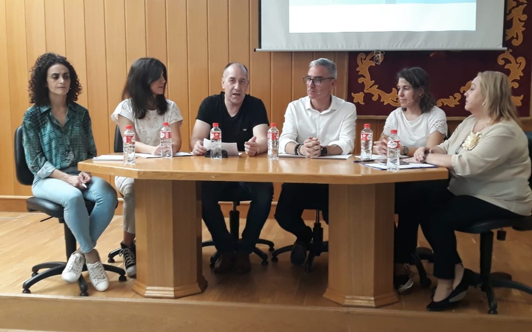 Ponencia sobre el Cáncer de mama organizada por la Concejalía de Juventud