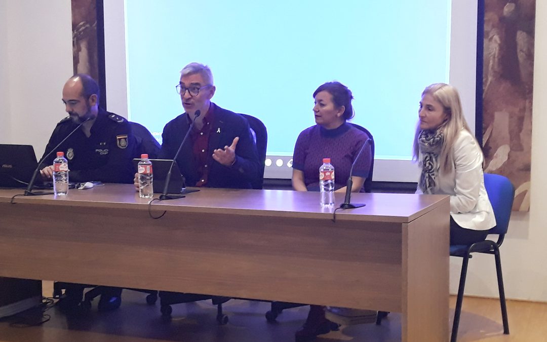 Las II Jornadas de Formación a Profesionales inician los actos con motivo del 25N