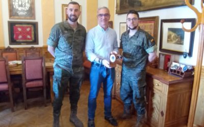 Personal del Regimiento de Artillería Antiaérea N.º 73 visita Bailén con motivo de la campaña  “No estáis solos”