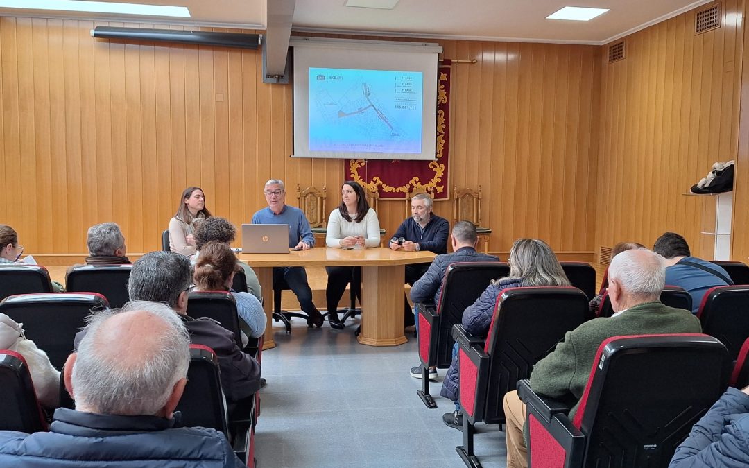 El alcalde Luis Mariano Camacho ha explicado a los vecinos las obras de mejora de las calles del centro de Bailén