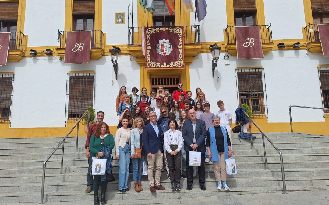 El Alcalde de Bailén recibe a 24 estudiantes franceses de intercambio procedentes del I.E.S.  Hermanos Medina Rivilla