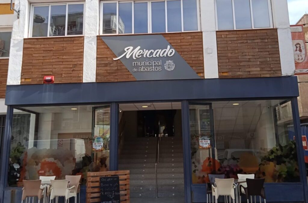 Salen seis puestos a licitación en el Mercado de Abastos