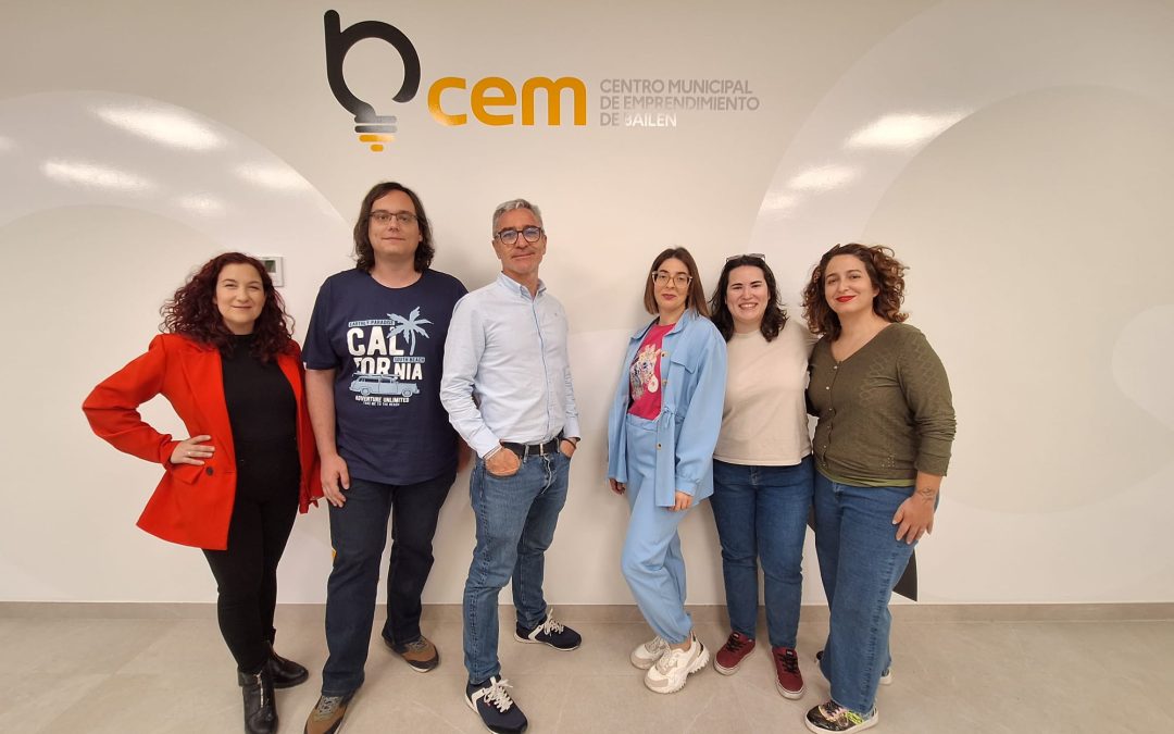 Luis Mariano Camacho  visita una sesión de coworking en el Centro  Municipal de Emprendimiento