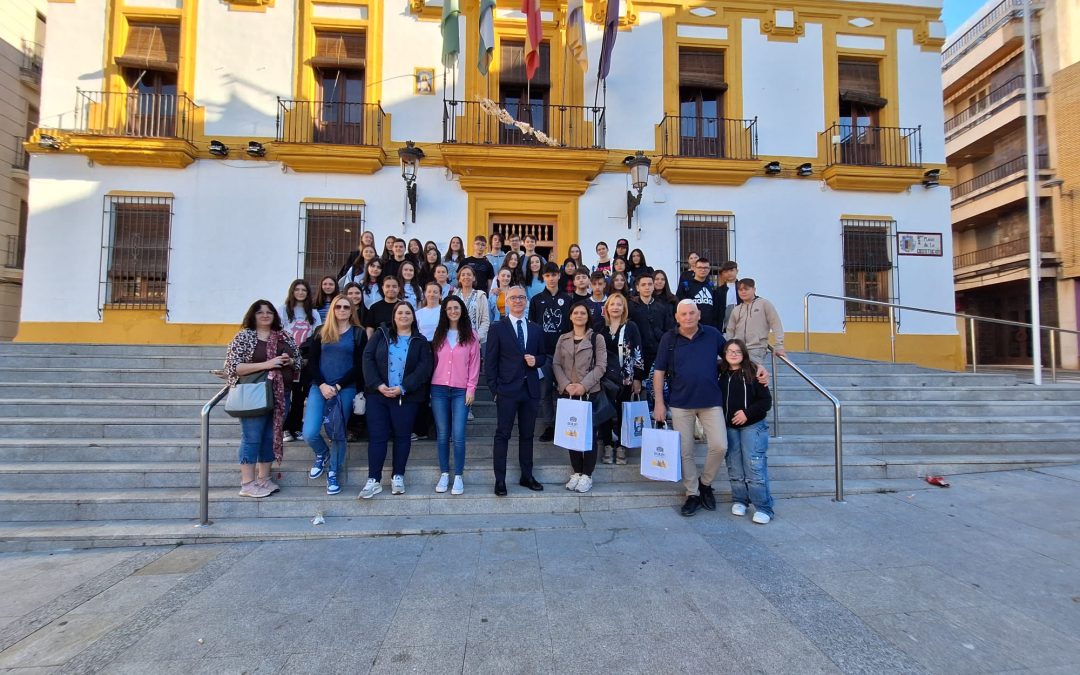 El Alcalde de Bailén recibe a 28 estudiantes procedentes de Francia e Italia