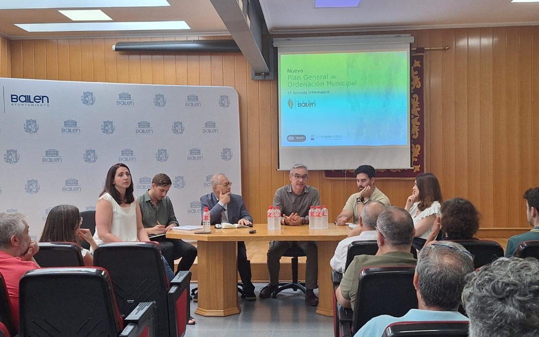 La ciudadanía asiste a la primera sesión de diseño del Plan General de Ordenación Municipal de Bailén