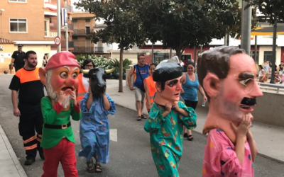 Bando informativo para participar en el desfile de Cabezudos en las Fiestas Conmemorativas