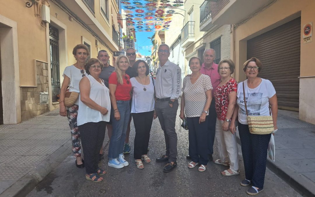 El Alcalde inaugura el entoldado de ganchillo artesanal elaborado por el CPA en colaboración con el Ayuntamiento