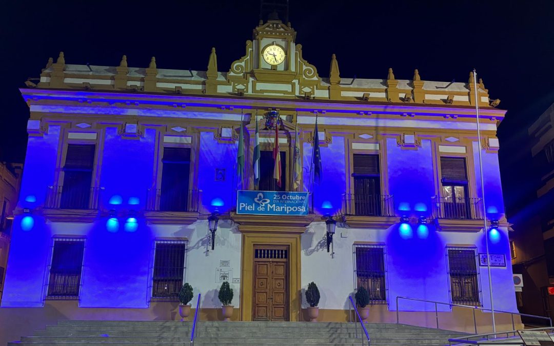 El Ayuntamiento lucirá de azul para conmemorar el Día Internacional de la Piel de Mariposa