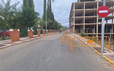 Corte de un carril de circulación de la calle Juan Salcedo Guillén cruce con la calle 28 de Febrero