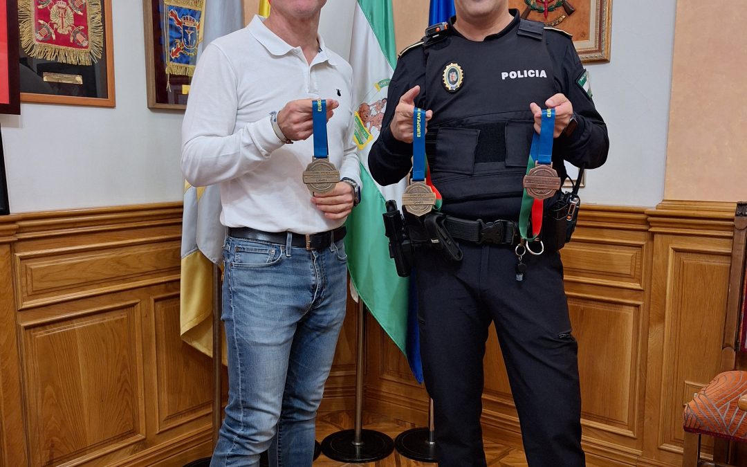 El alcalde recibe a Antonio Rodríguez, Policía Local que ha logrado tres medallas en el Campeonato Europeo de Policías y Bomberos