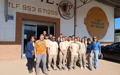 Los alumnos del PEF de Alfarería visitan la empresa Hijos de Pablo Padilla ‘Las cazuelas de Bailén’