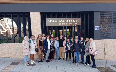 Alumnas del PEF de Atención Sociosanitaria reciben una charla formativa en la clínica de fisioterapia Miguel Ángel Cózar