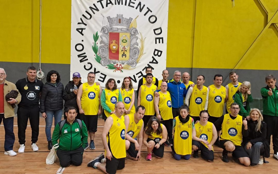 El Ayuntamiento subvenciona las nuevas equipaciones de los equipos de baloncesto femenino y masculino de Ali-Up Bailén