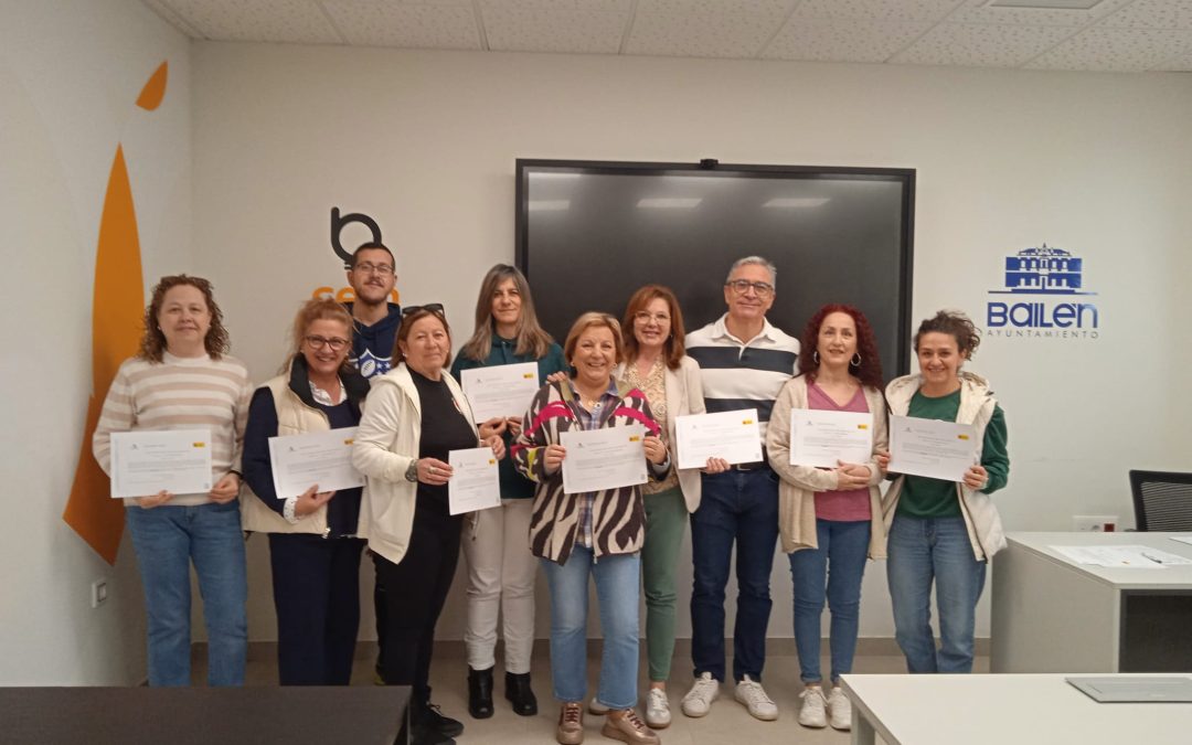 Entrega de diplomas a los alumnos del curso ‘Operaciones Auxiliares de Servicios Administrativos y Generales’