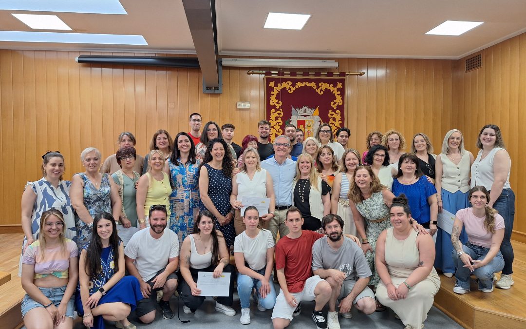 Una treintena de personas desempleadas concluye en Bailén su especialización en atención sociosanitaria y en alfarería artesanal