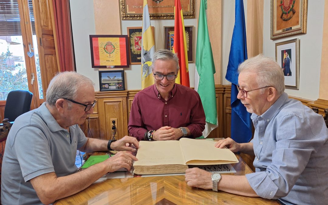 Bailén incrementa su patrimonio histórico y cultural con la donación del libro de oro del Albergue de Carretera