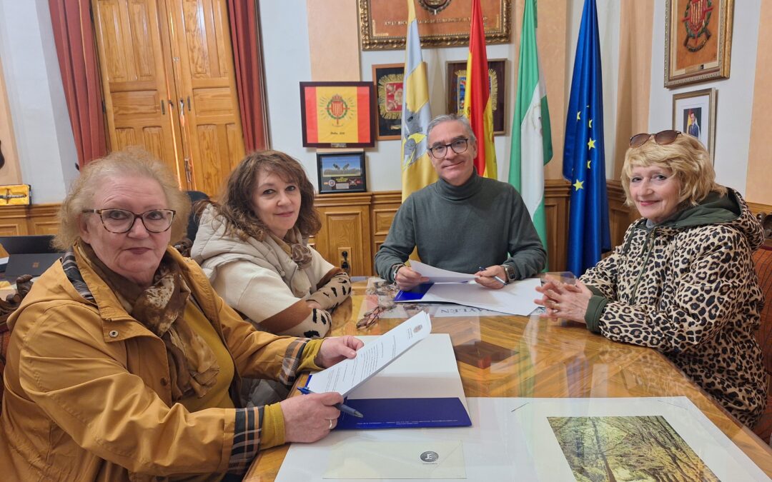 La familia Pérez Crespo dona por segunda vez un lote de documentos al Ayuntamiento de Bailén