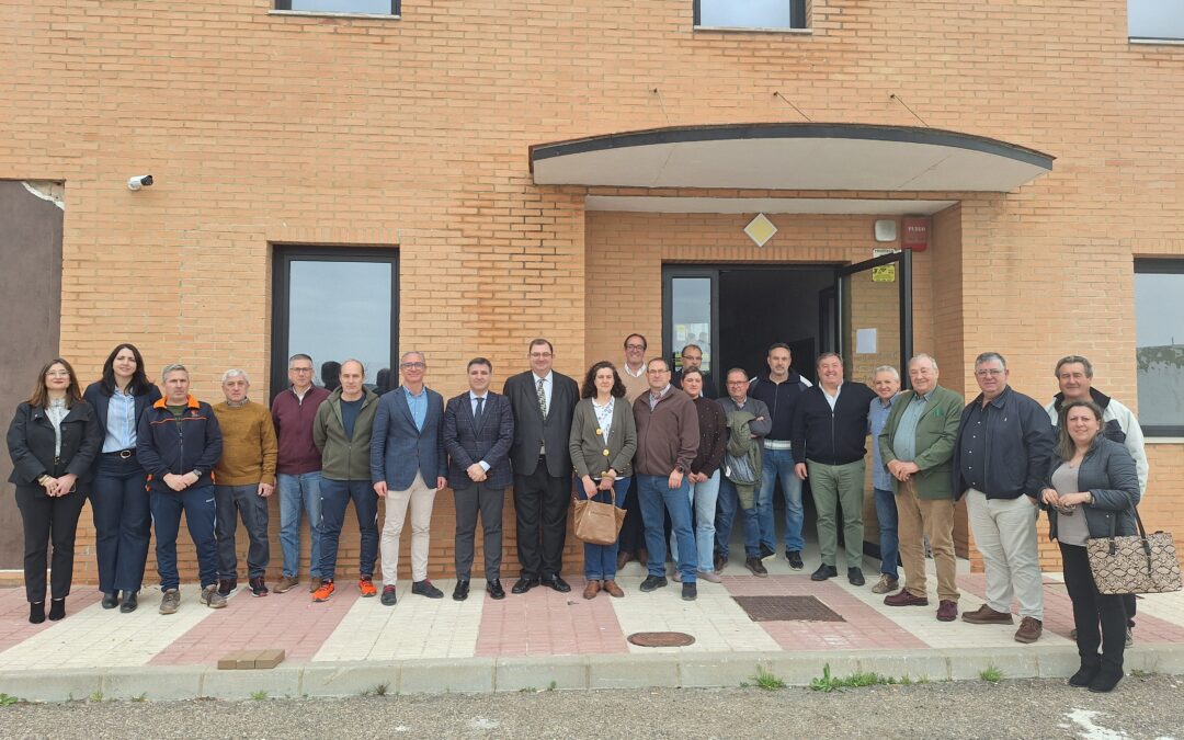 El viceconsejero de Industria aborda con los artesanos de Bailén el impulso de la IGP ‘Cerámica de Bailén’